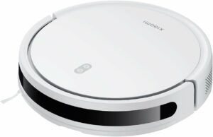 Xiaomi Robot Vacuum E12 in azione sulla pavimentazione