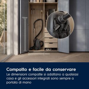 Electrolux EB51C1OG Aspirapolvere con Sacco verde oceano in azione  