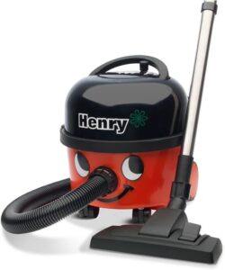 Numatic Aspirapolvere Henry HVR200-11 Rosso in uso