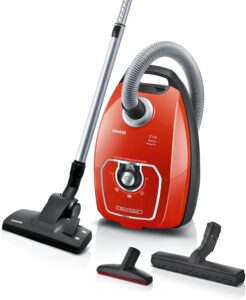 Aspirapolvere Siemens VSZ7330 a cilindro rosso, potente e compatto, con sacchetto da 5 L.