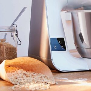 Planetaria Bosch MUM5 da 3.9 litri con timer e motore potente, ideale per impasti e dolci.  