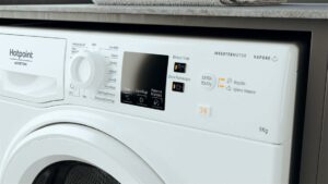 Lavatrice Hotpoint Ariston NFR69W IT, classe energetica A, capacità 9 kg, centrifuga 1400 giri/min