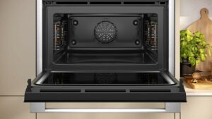 Forno compatto NEFF C24MR21N0 in acciaio inox con coupon