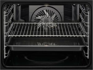 Forno AEG BEB331010M con funzione grill, display digitale e acciaio INOX anti-impronte  