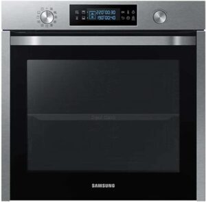 Forno SAMSUNG NV75K5571RS con funzione Dual Cook e pirolisi, ideale per cucinare due piatti contemporaneamente.