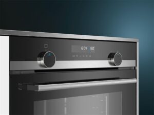 Forno elettrico Siemens HB578ABS0 in acciaio inox, capacità 71L, con classe energetica A, perfetto per una cucina moderna.