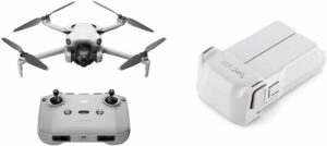 DJI Mini 4 Pro con fotocamera 4K, batteria intelligente e design pieghevole, ideale per adulti e appassionati di droni.