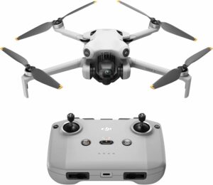 DJI Mini 4 Pro con fotocamera 4K, batteria intelligente e design pieghevole, ideale per adulti e appassionati di droni.