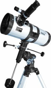 Immagine del telescopio Seben 114/1000 EQ-3 Star Sheriff, completo di montatura parallatica e accessori per l'astronomia.