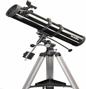 Sky-Watcher Newton 130/900 EQ2 su sfondo stellato