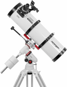 Omegon Telescopio Advanced 150/750 EQ-320 contro un cielo stellato