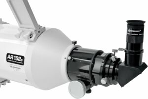 Telescopio BRESSER AR-152S/760 Hexafoc su sfondo stellato