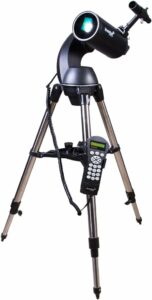 Telescopio Levenhuk SkyMatic 105 GT MAK puntato verso le stelle