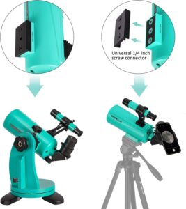 Sarblue Maksutov-Cassegrain Telescopio 60 con supporto Dobson su un tavolo, pronto per l'osservazione astronomica