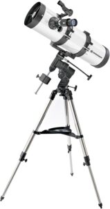 Telescopio Bresser 130/650 EQ3 puntato verso il cielo stellato