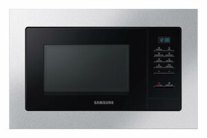 Microonde Samsung MG23A7013CT con grill, 23 litri di capacità e potenza 1100W, in colore nero.