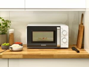 SEVERIN Microonde Singolo MW 7885 in bianco/nero, ideale per riscaldare e scongelare cibi in modo rapido ed efficiente.