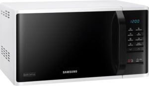 Microonde Samsung MS23K3513AW/EG bianco da 23 litri, con 800 W di potenza e funzionalità grill.