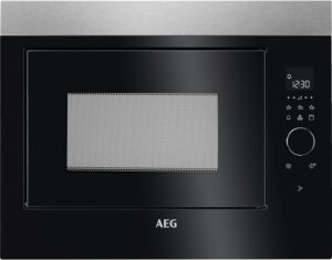 AEG Microonde e Grill da Incasso da 26L, nero e acciaio inox, vista frontale con sportello aperto