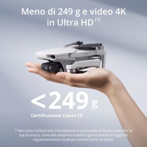 DJI Mini 4K Fly More Combo con fotocamera 4K HD, stabilizzazione 3 assi e 3 batterie per un volo fino a 93 minuti.