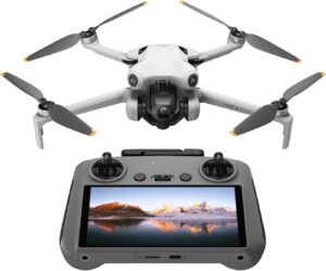 DJI Mini 4 Pro in volo con fotocamera 4K e rilevamento ostacoli omnidirezionale