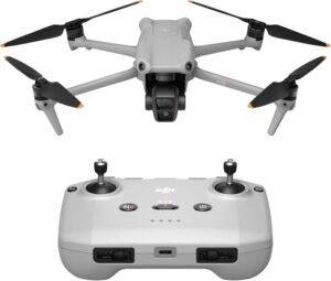 DJI Air 3 con DJI RC-N2, drone con fotocamera da 48 MP e video HDR 4K, in volo per immagini e video mozzafiato.