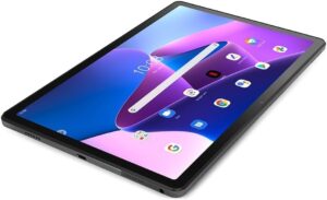 Lenovo TAB M10 PLUS (3rd Gen) 128GB in un'angolazione dinamica, con display luminoso e design elegante