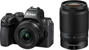 Nikon Z50II con obiettivi NIKKOR Z DX e schermo LCD 3.2"