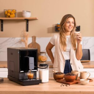 Immagine della Cecotec Caffettiera Superautomatica Power Matic-ccino Cremma con design moderno e funzionalità avanzate per un caffè perfetto.