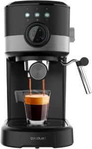 Immagine della Cecotec Macchina da Caffè Espresso Power Espresso 20 Pecan Pro, con design elegante e funzionalità avanzate per un caffè perfetto