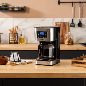 Cecotec Caffettiera a Goccia Programmabile Coffee 66 Smart Plus con finiture in acciaio inox, capacità 12 caffè, schermo LCD e funzione AutoClean.